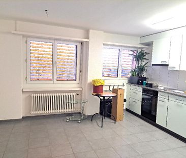 Top moderne Wohnung mit grosszügigem Sitzplatz - Photo 1