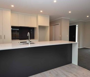 Modern - Three Bedroom Home - Photo 4