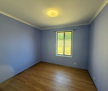 Spacious 4-Bedroom Family Home with Swimming Pool - Photo 2