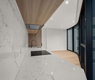 Luxury 1 Bedroom Apartment Next to Carlton Gardens! - Photo 3