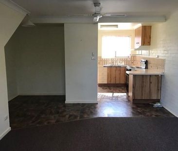 Sensational North Tamworth Unit - Photo 2