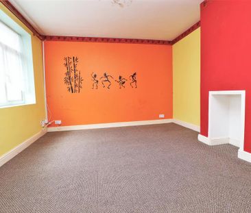 3 bedroom semi-detached house to rent - Photo 6