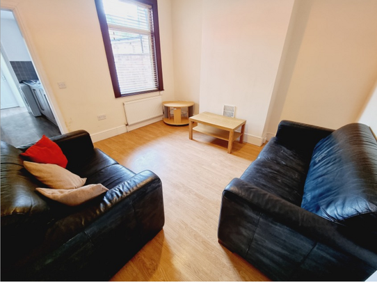 4 Bed Student Accommodation - Photo 1