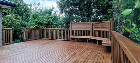 Charming 4BR Royal Heights home w/ big fenced deck - Photo 3