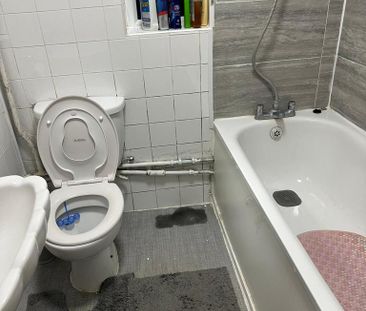 3 bedroom flat to rent - Photo 6