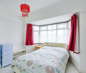 Derwent Crescent, Stanmore, HA7 - Photo 4