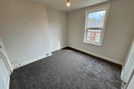 1 bedroom Flat To Let - Photo 2