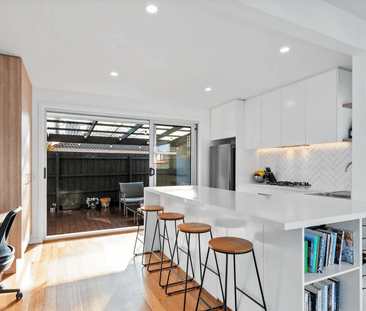 Stylish & Modern 2-Bedroom Unit in Prime Mentone Location - Photo 5