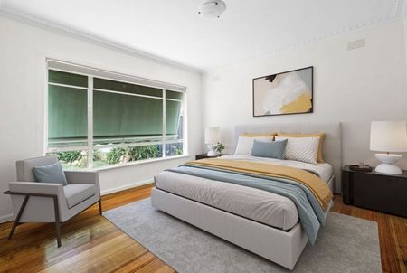 Charming family home in quiet urban coastal location - Photo 3