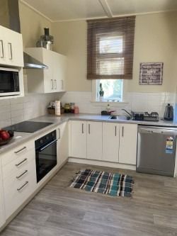 Two bedroom home with sunroom handy to town - Photo 3