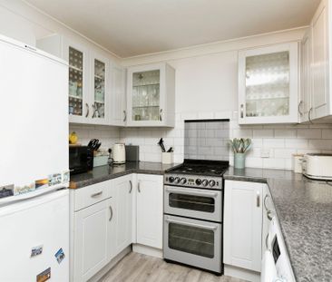 Swann Way, Horsham, Broadbridge Heath - Photo 3