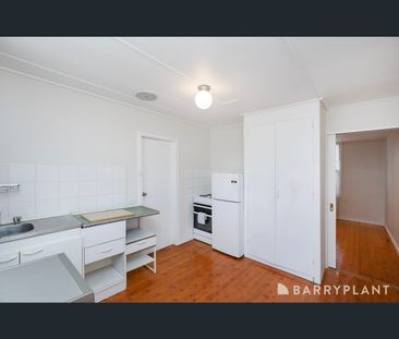 5A Taunton Street, Sunshine, Vic 3020 - Photo 3