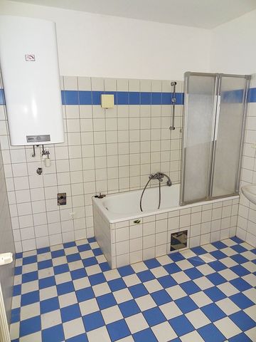 Gemütliche, geräumige und sonnige Mietwohnung mit neuer Küche und Parkplatz …! - Photo 3