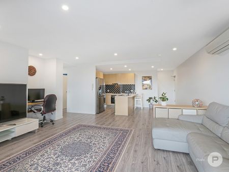Massive Two Bedroom Apartment Close to Everything! - Photo 2
