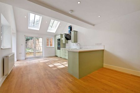 A beautfiully restored four bedroom Cottage - Photo 3