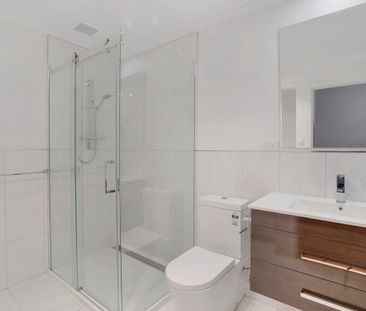 Stylish top-floor unit - Photo 5