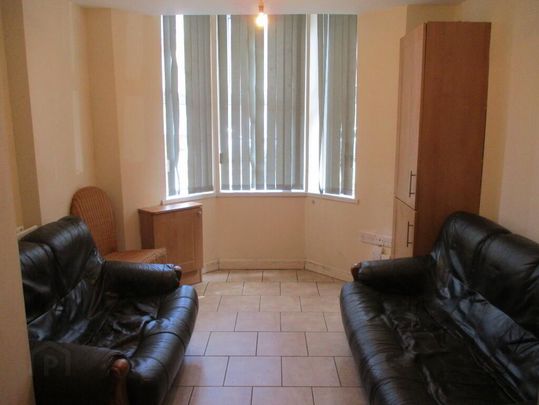 Great 4 Bedroom Apartment, 68A University Avenue, Queens Quarter, Belfast, BT7 1GY - Photo 1