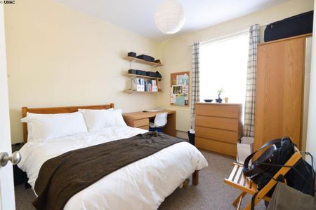 3 bedroom terraced house to rent - Photo 2