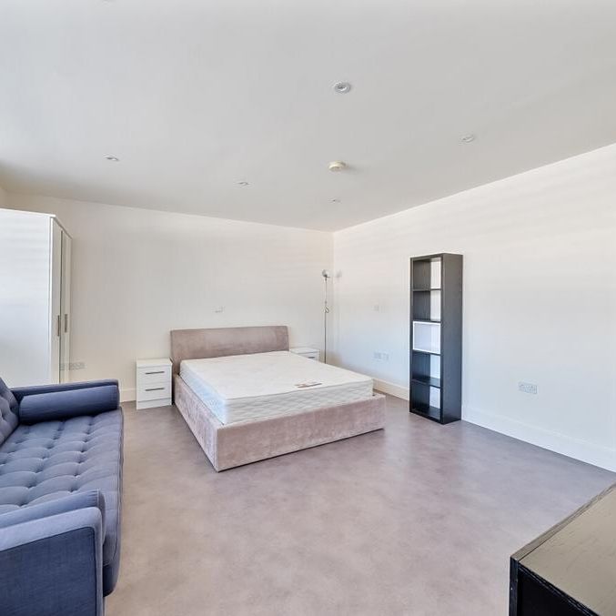 Studio to rent - Photo 1