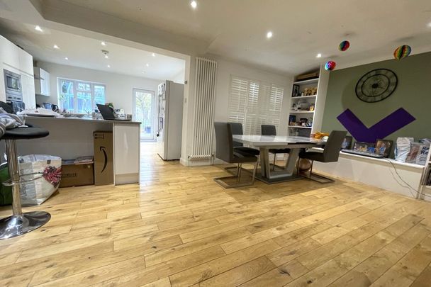 Ridgehurst Avenue, WATFORD - Photo 1