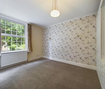 2 bedroom end of terrace house to rent - Photo 3