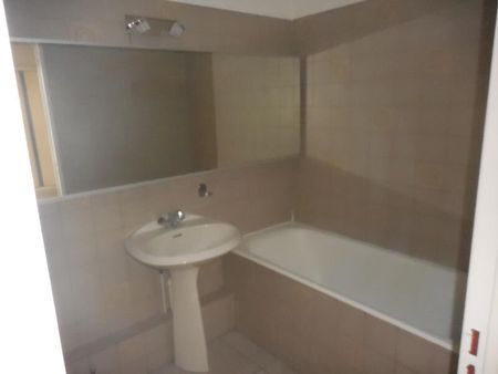 Appartement 2 pièces 48m2 MARSEILLE 8EME 849 euros - Photo 5