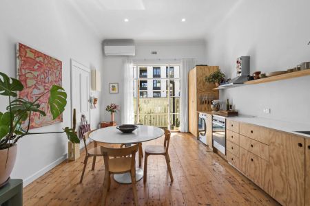 Fully Furnished Studio Apartment in Prime Location! - Photo 3