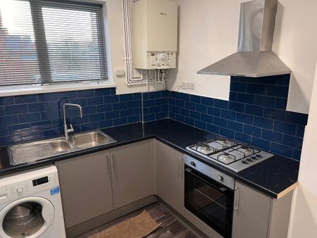 3 bedroom end of terrace house to rent - Photo 5