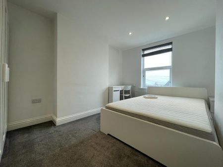 4 bedroom terraced house to rent - Photo 5