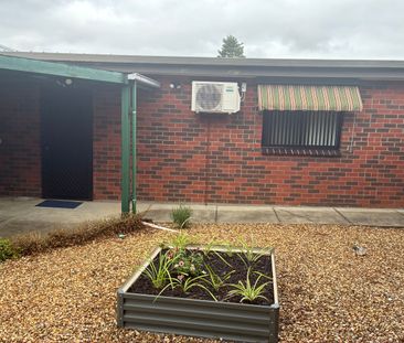 QUAINT ONE BED COTTAGE - Photo 5