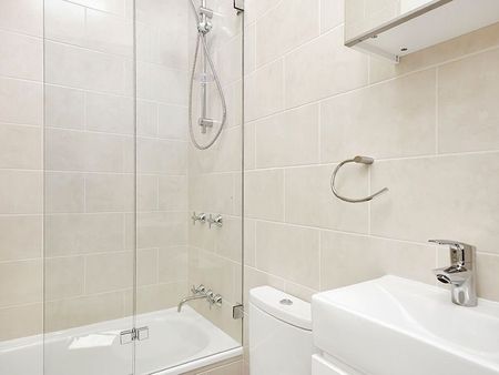 Updated terrace in prime location - Photo 3