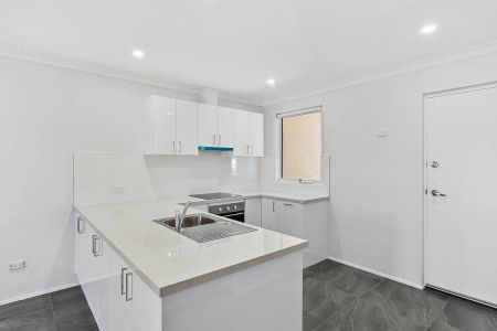 Brand New 2 Bedroom 2 Bathhrom Ground Floor Unit - Photo 5