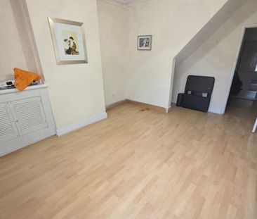 2 Bed Terraced House, Welford Road, LE2 - Photo 2