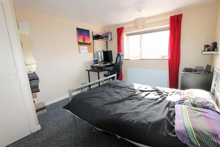 3 bedroom flat to rent - Photo 2