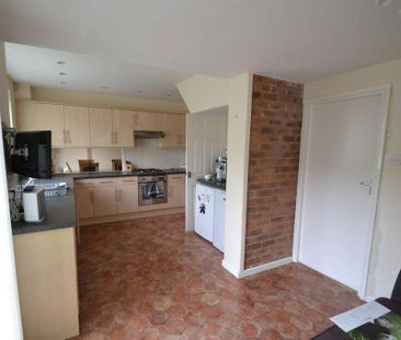 3 bedroom semi-detached house to rent - Photo 2