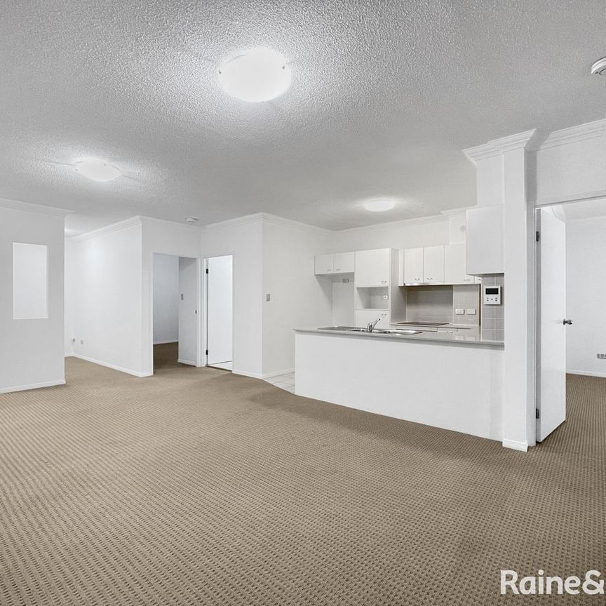 STYLISH APARTMENT WITH POOL IN COMPLEX! - Photo 1