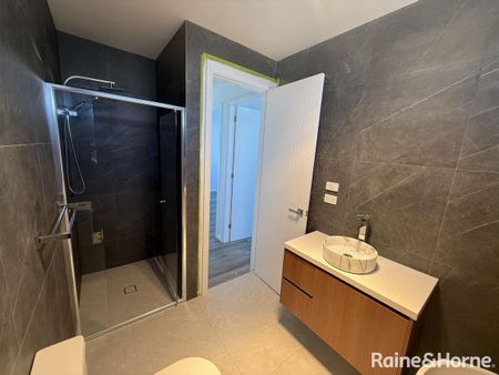 Contemporary Family Home in Prime Austral Location - Photo 3