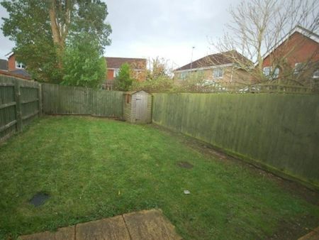 Semi-detached house to rent on - Photo 5