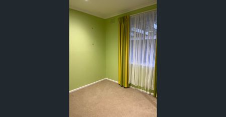 Family home with large backyard on 3 month lease - Photo 4