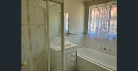 4 Bedroom Home in Glenroy - Photo 2