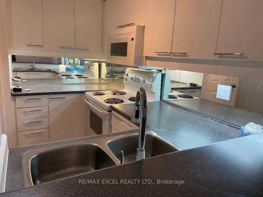 For Lease - 18 Hollywood Avenue Unit# 101, Toronto, Ontario - Photo 1