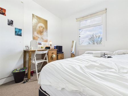 5 bedroom semi-detached house to rent - Photo 2