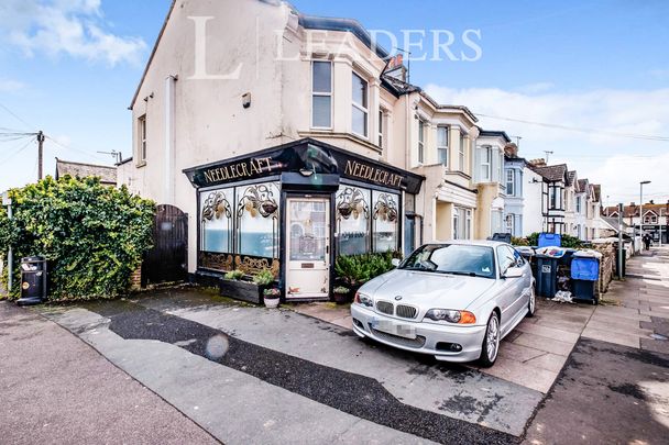 1 bedroom flat to rent Westcourt Road - Photo 1