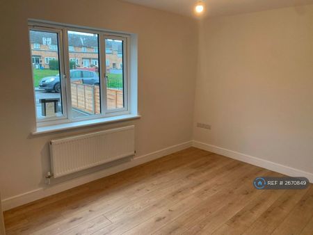 4 bedroom terraced house to rent - Photo 3