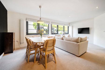 Kestrel Road, Farnborough, Hampshire, GU14 - Photo 2