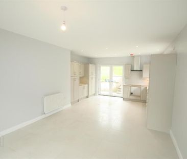 33 Lisburn Road, Ballynahinch, BT24 8TH - Photo 5
