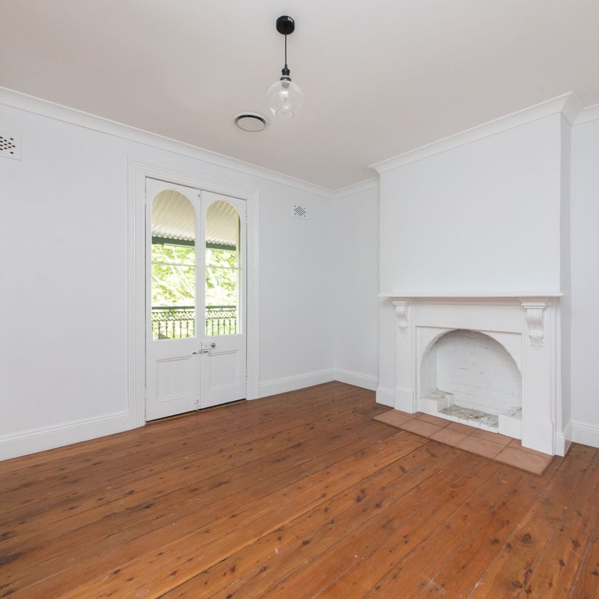 Beautiful Townhouse Conveniently Located! - Photo 1