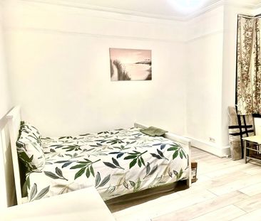 Room in a Shared House, Burges Road, E6 - Photo 1
