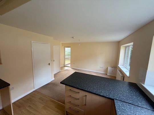 Unfurnished One Bedroom Apartment to Let in Godalming - Photo 1