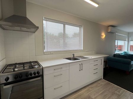2 Bedroom, Alicetown - Photo 2